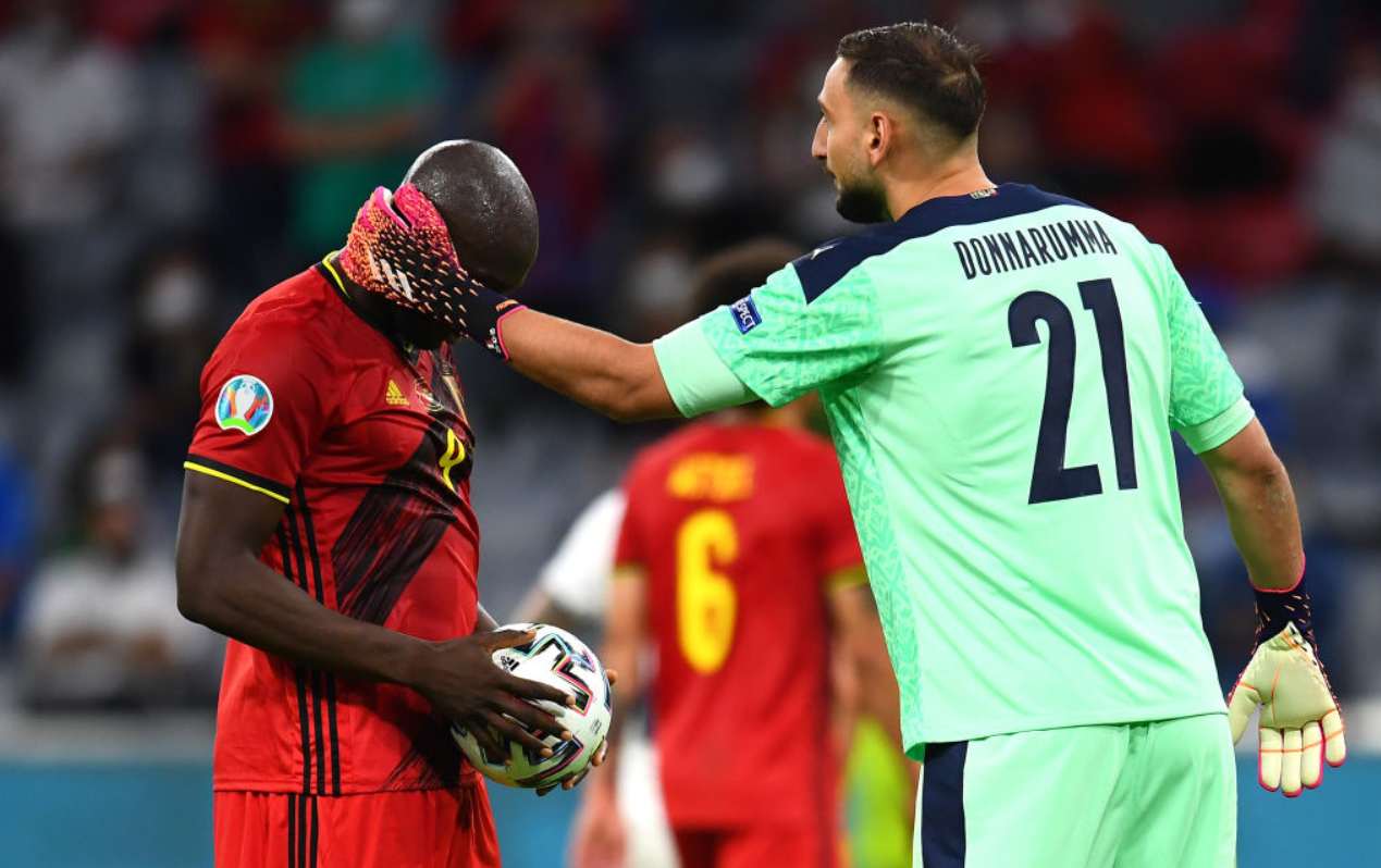Donnarumma abbraccia Lukaku