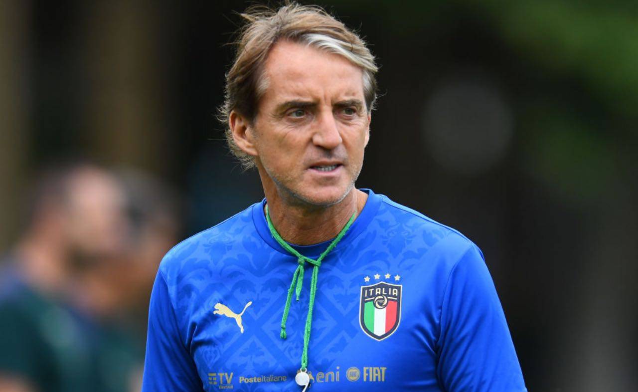 Mancini dirige l'allenamento dell'Italia