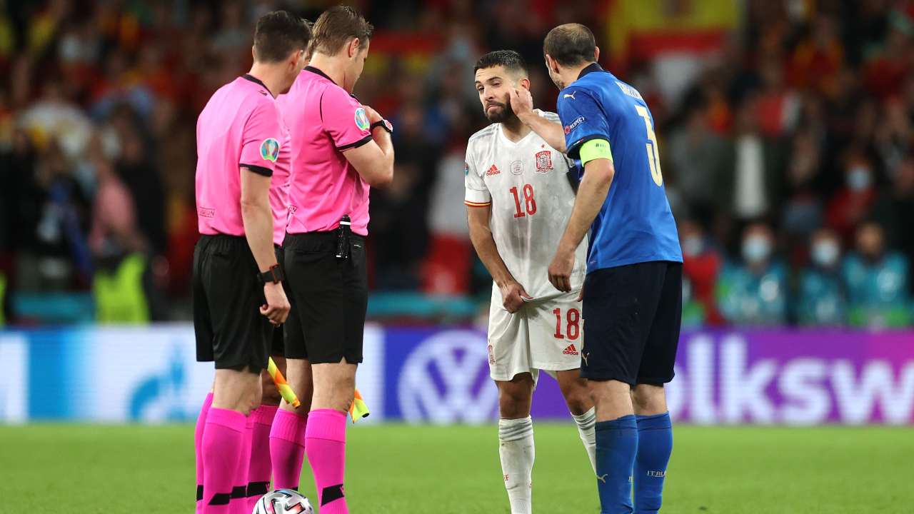 Giorgio Chiellini e Jordi Alba in campo