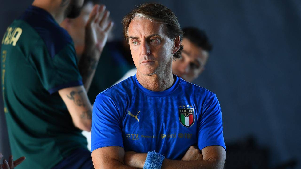 Roberto Mancini pensieroso