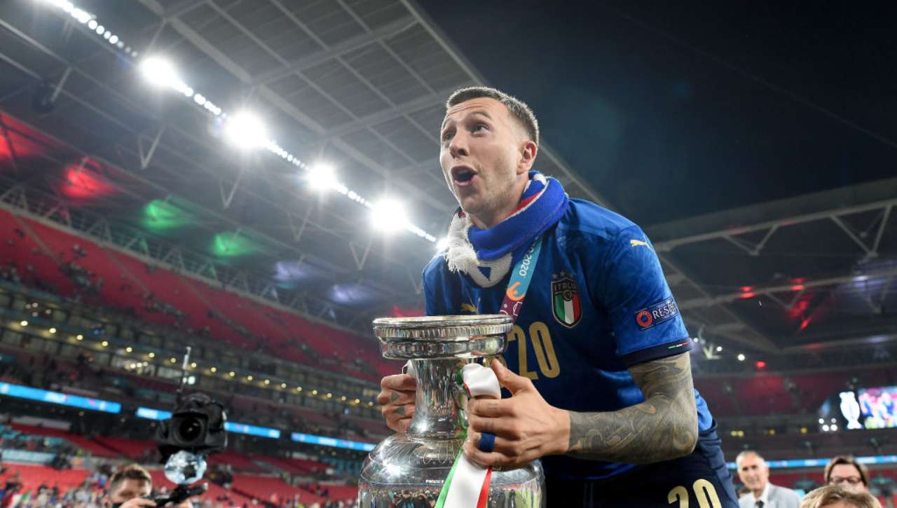 Bernardeschi con la coppa