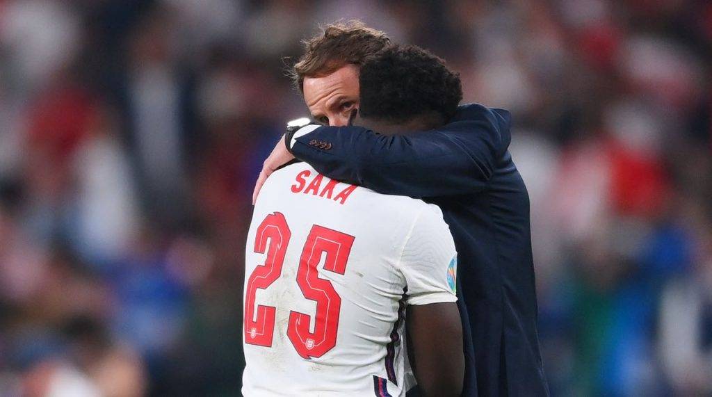 Southgate consola Saka