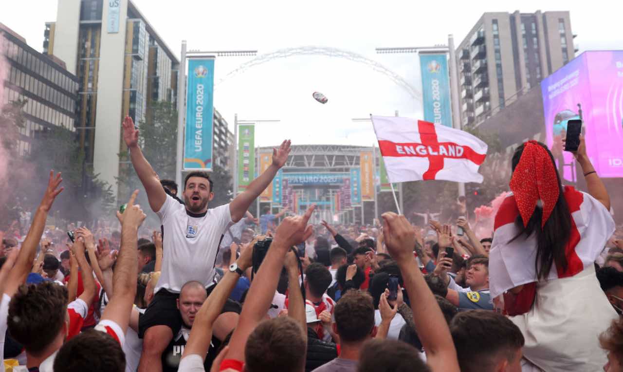 Tifosi inglesi prima della finale di Euro 2020 