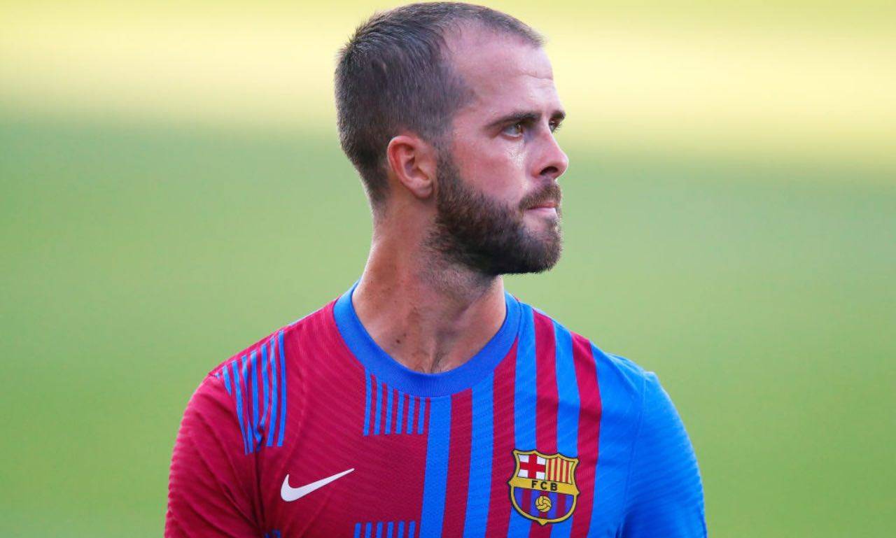 Pjanic con la maglia del Barcellona 