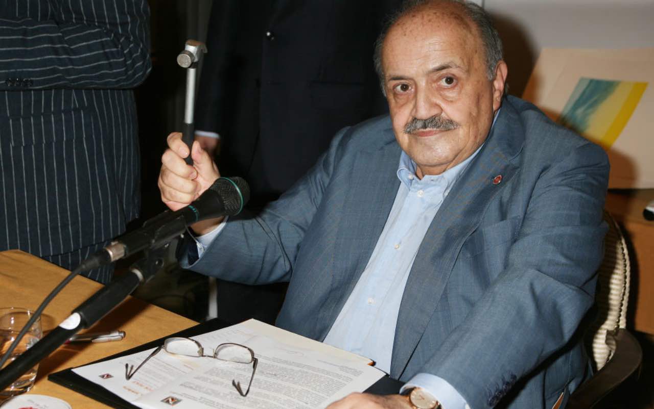 Maurizio Costanzo durante un evento di charity
