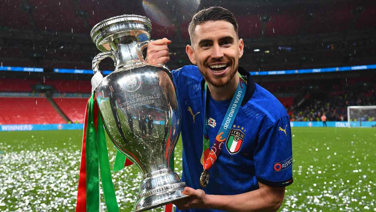 Jorginho euforico con la coppa