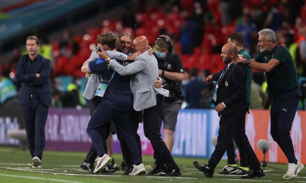 La commovente reazione di Vialli e Mancini: l'Italia è sul ...