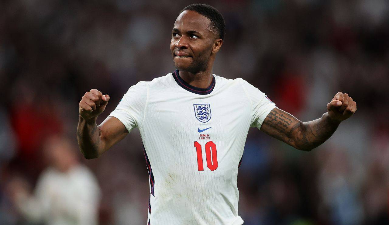 Sterling esulta dopo una delle giocate chiave della semifinale contro la Danimarca