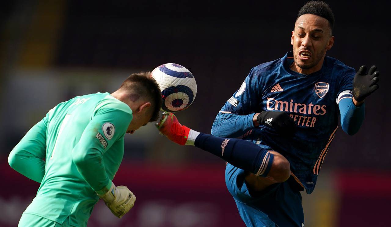Entrata di Aubameyang su colpi di testa