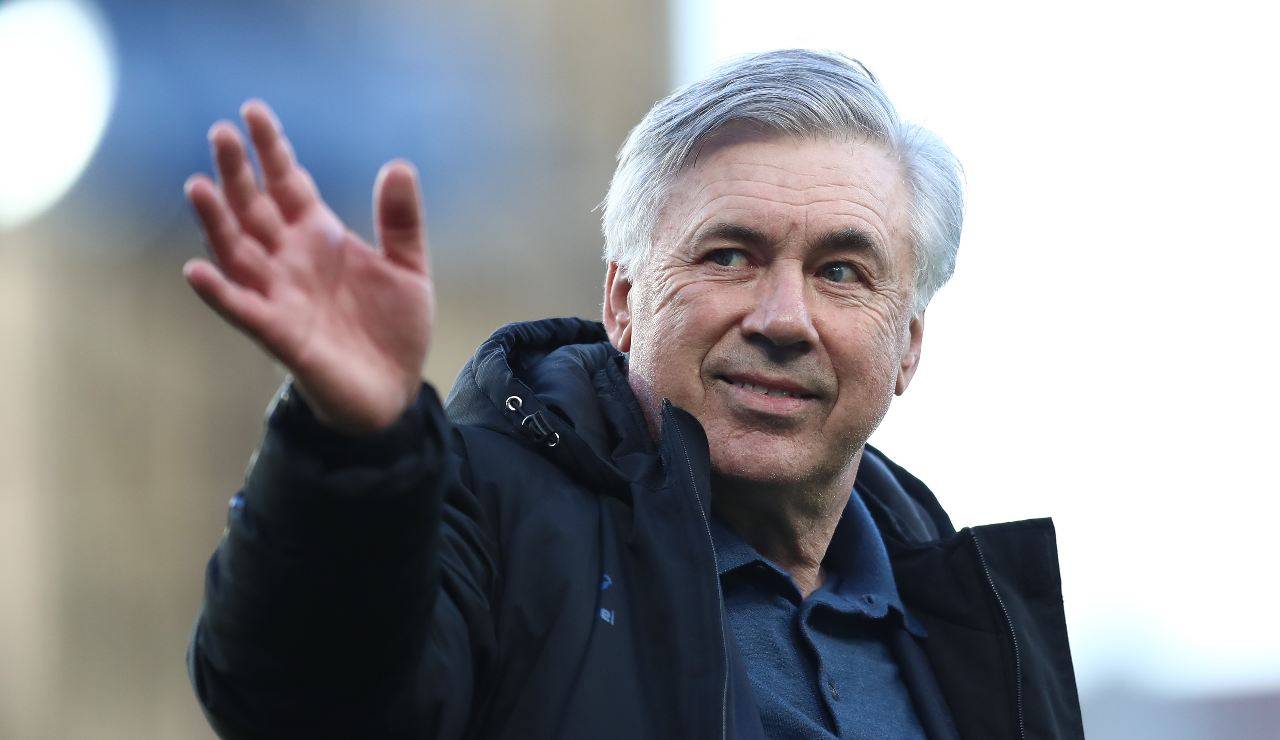 Ancelotti saluta