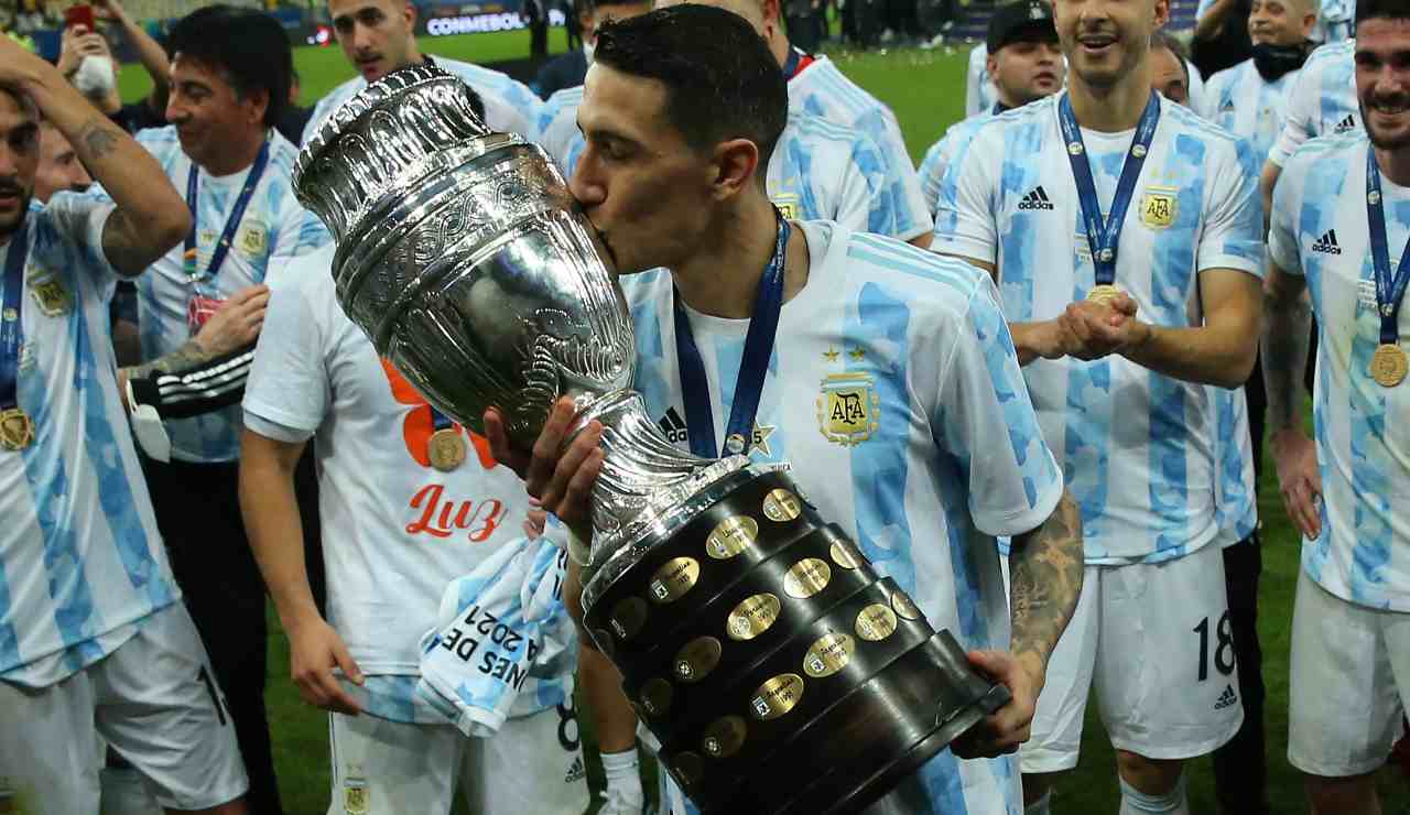 Di Maria bacia la Coppa America