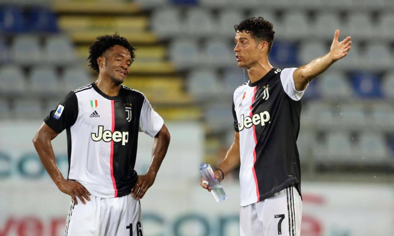 Cuadrado e Ronaldo discutono in campo