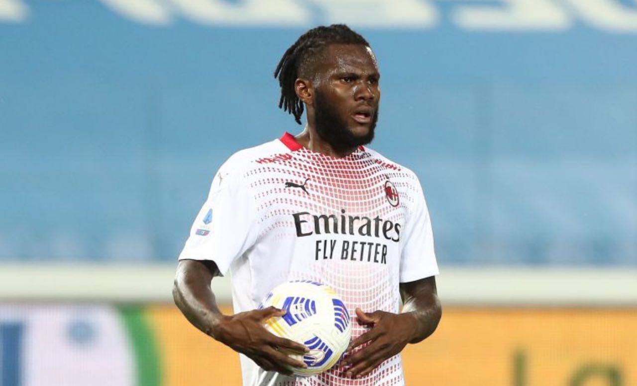 Kessié con il pallone in mano