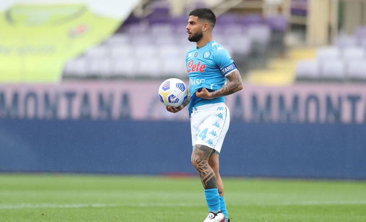 Insigne con il pallone in mano