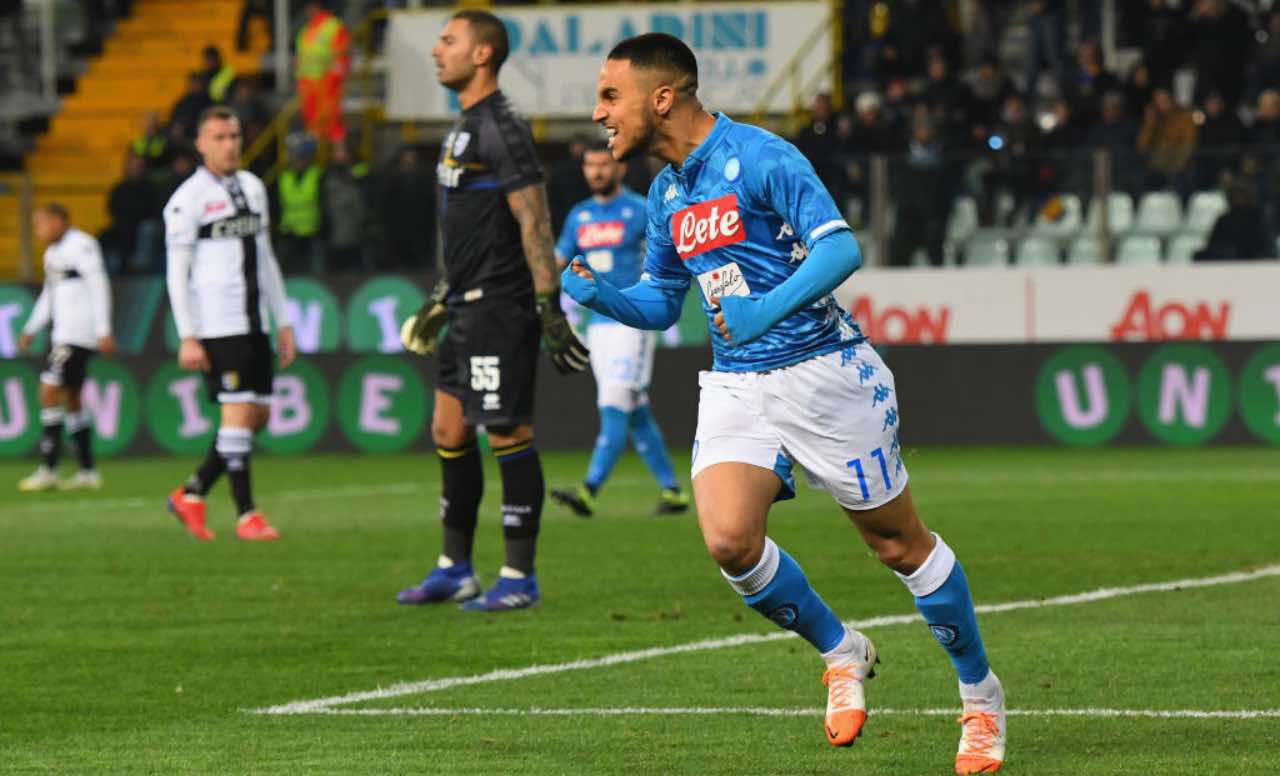 Ounas festeggia un gol col Napoli