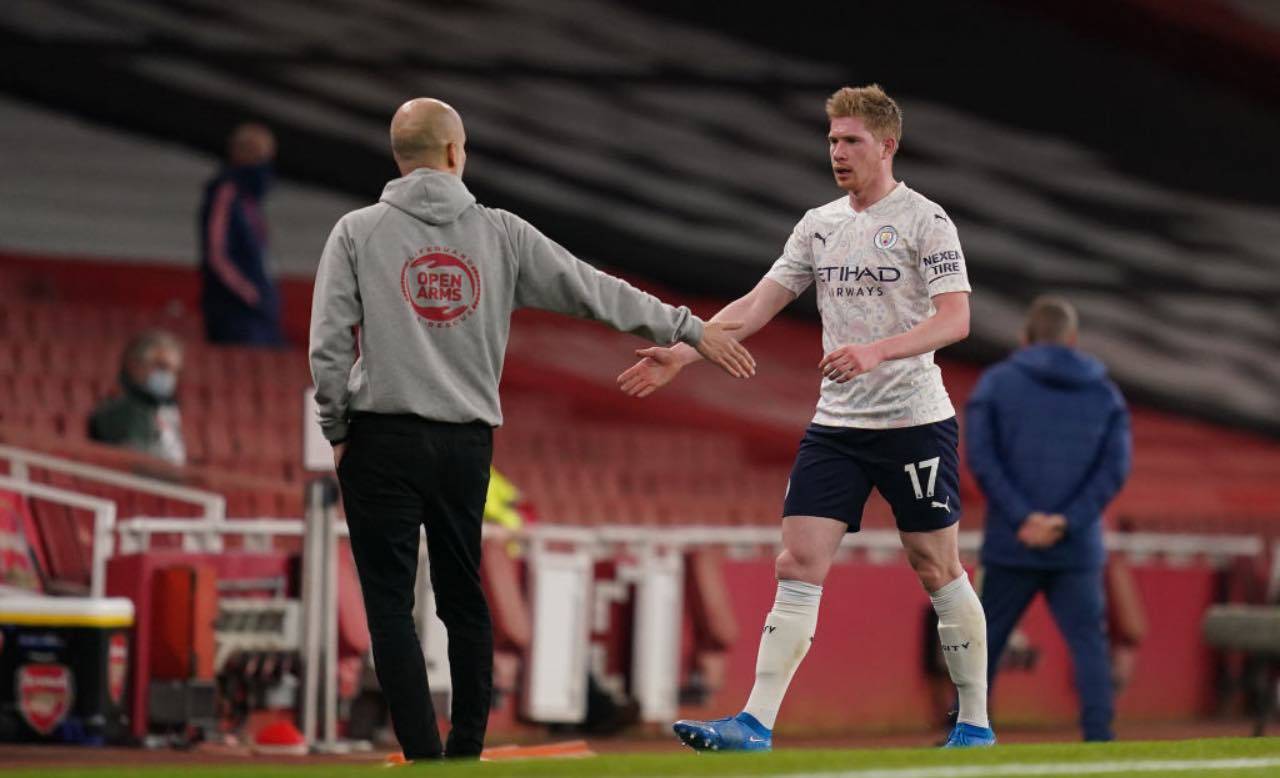 Guardiola dà il cinque a De Bruyne