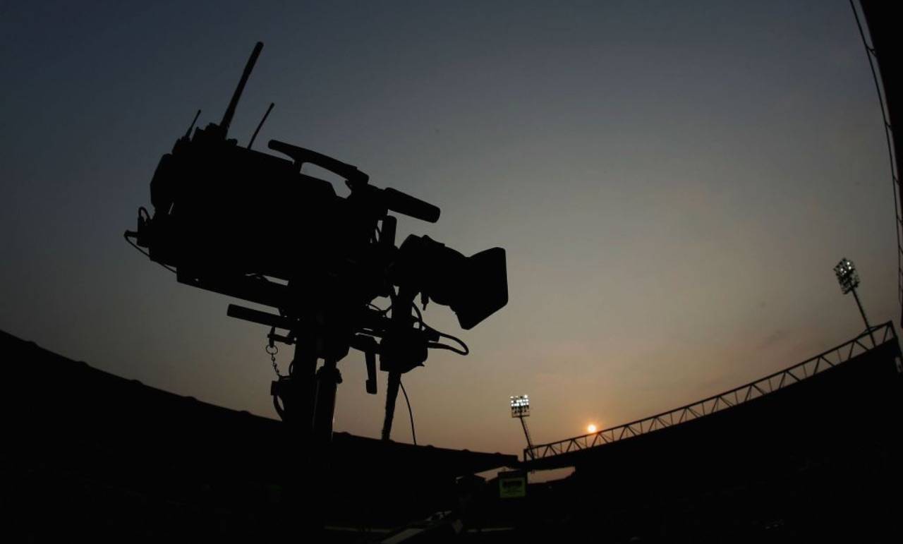 Telecamera in uno stadio al buio