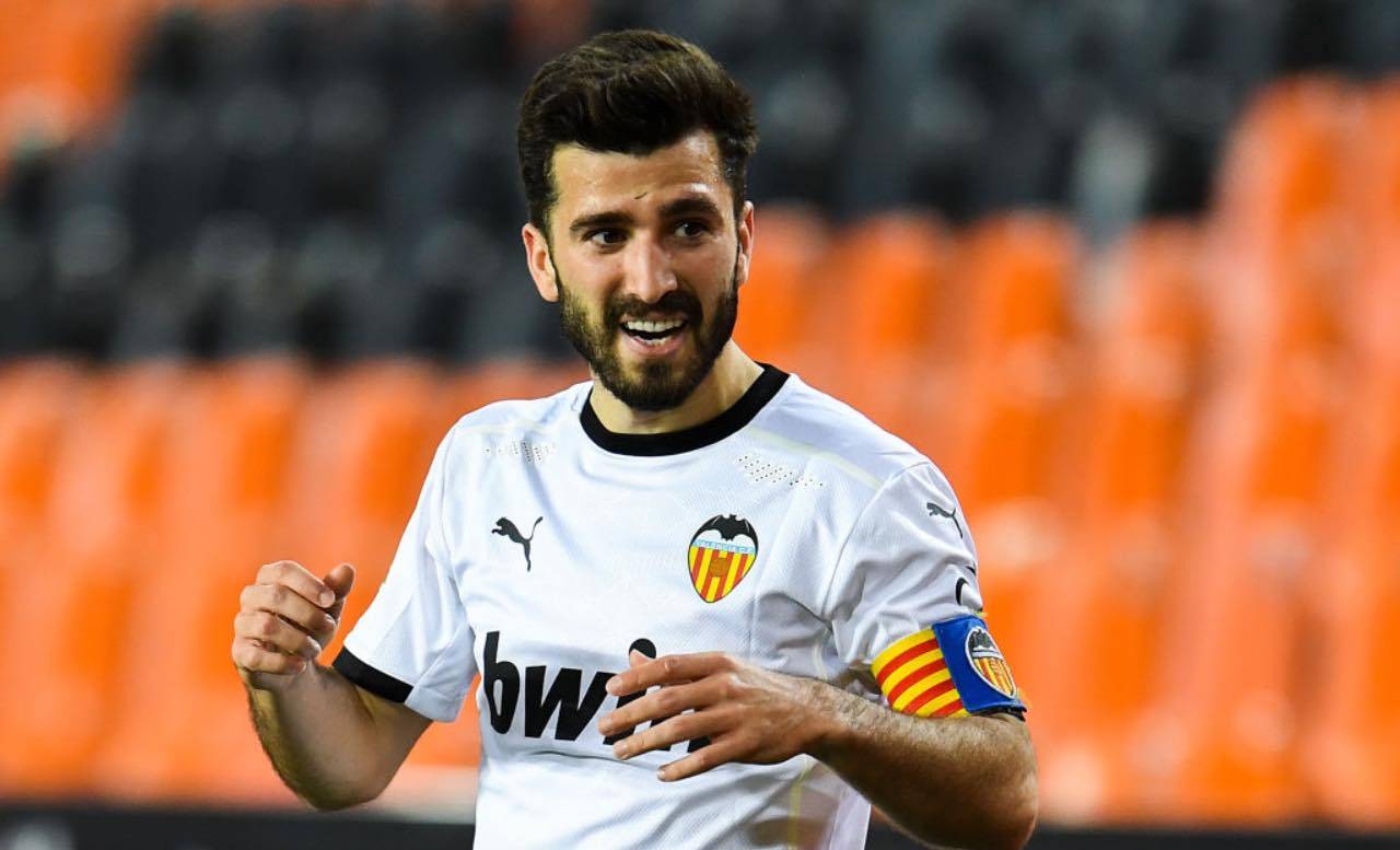 Gayà con la fascia da capitano del Valencia