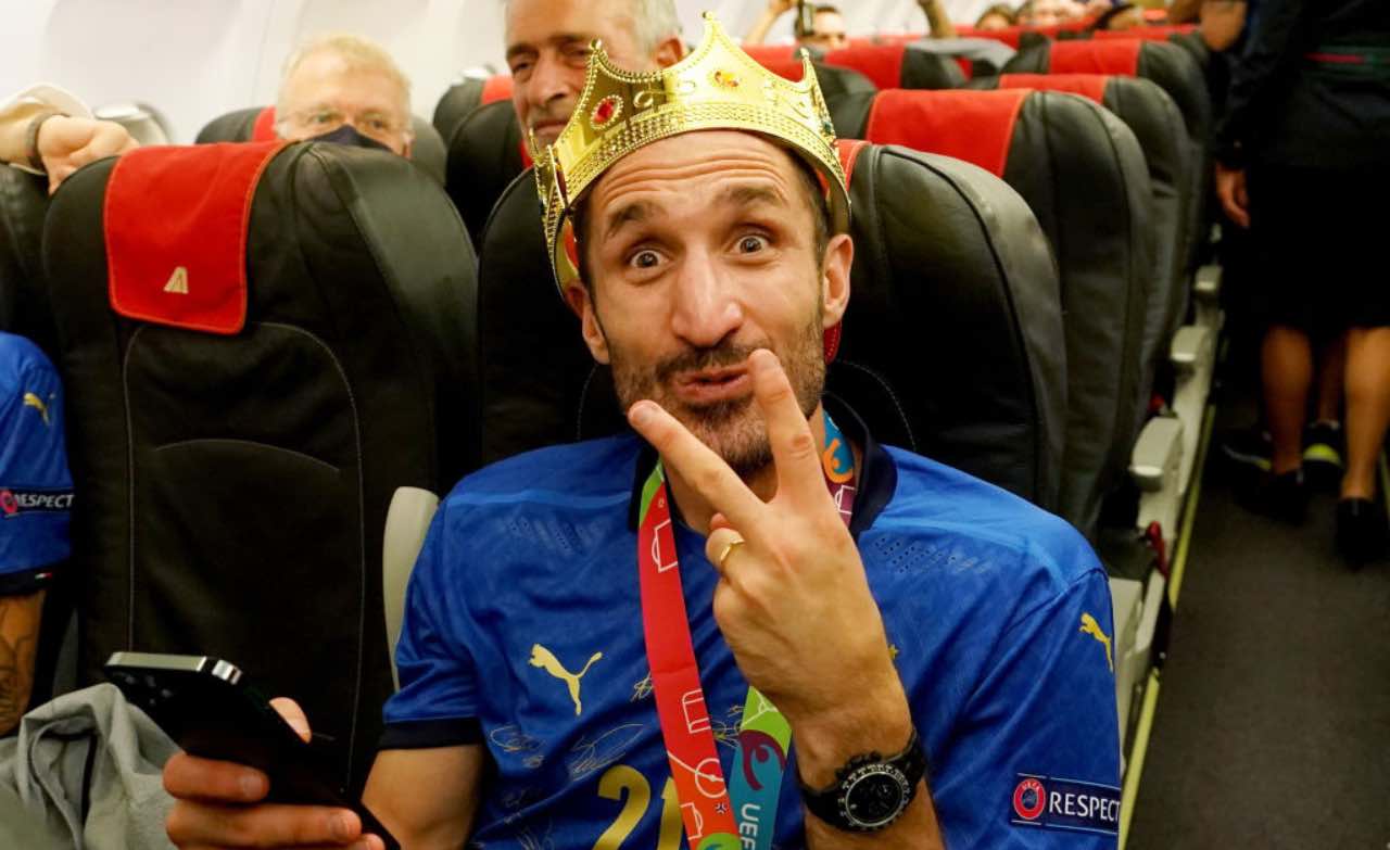 Chiellini con la corona in testa