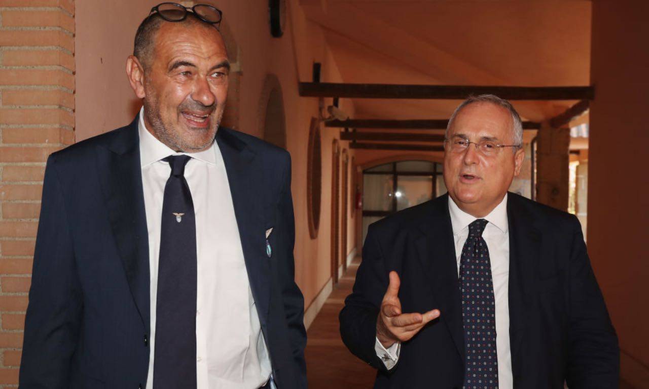 Lotito sorridente con Sarri