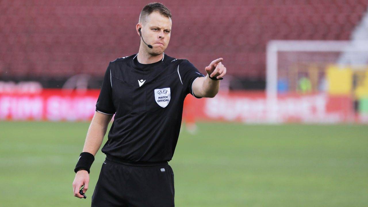 Arbitro in azione