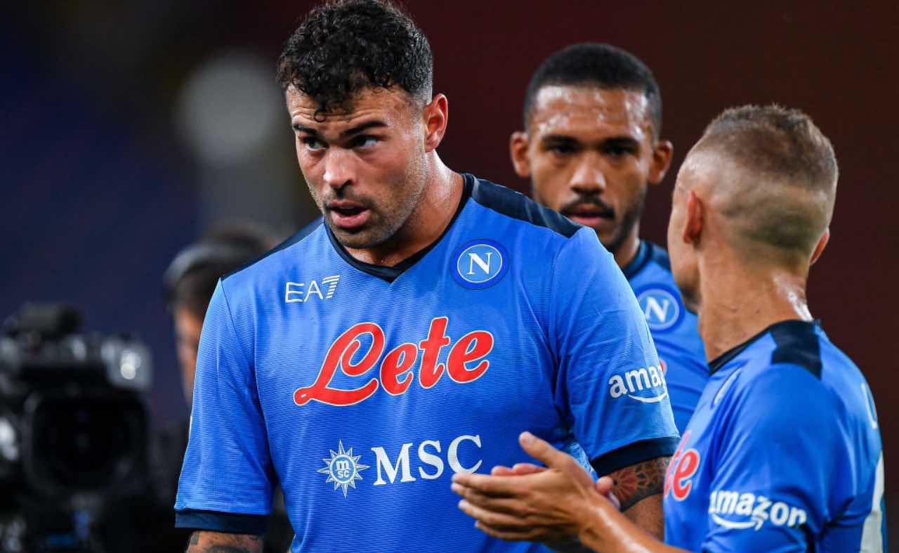 Petagna dopo il gol in Genoa-Napoli 