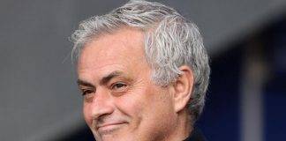 Mourinho sorride