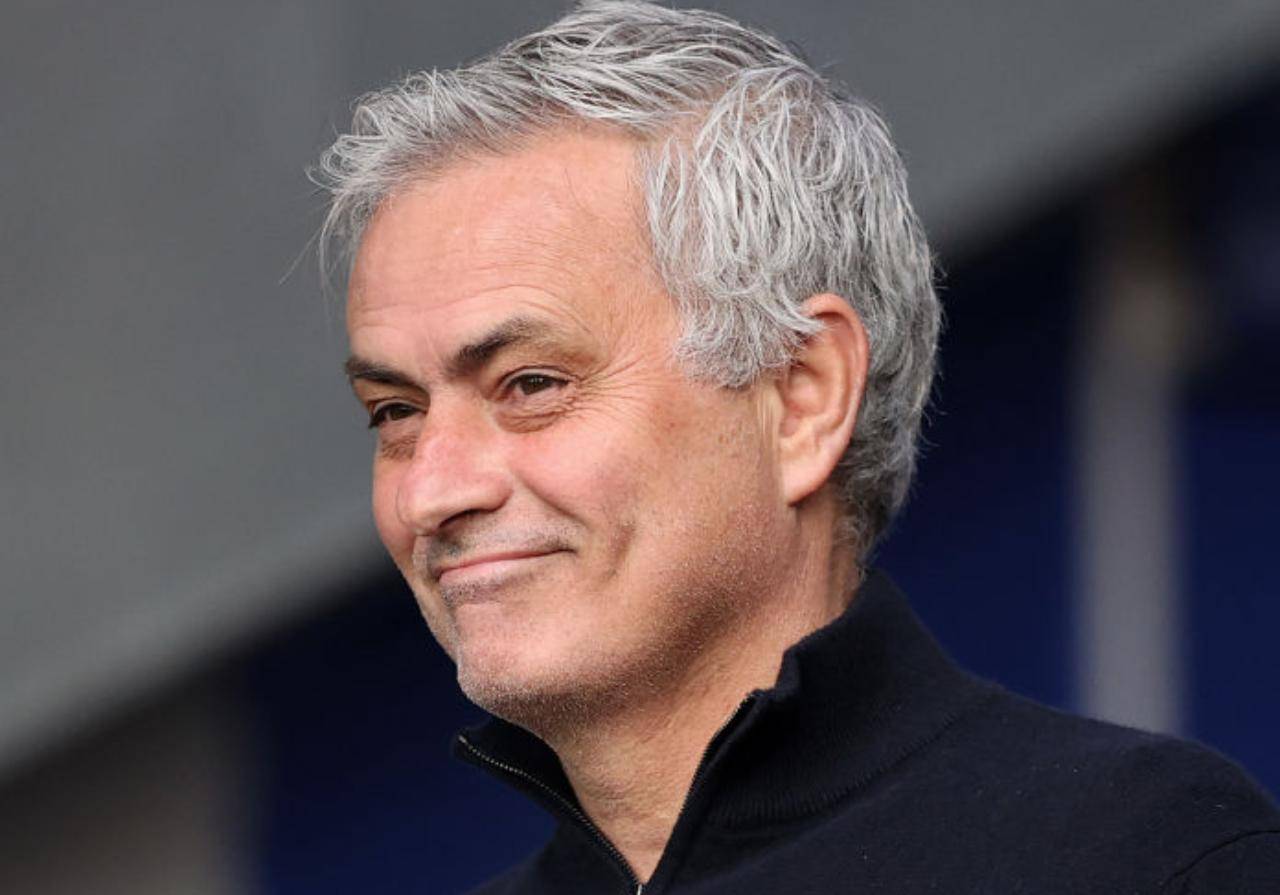 Mourinho sorride