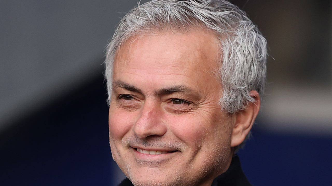 Mourinho sorride