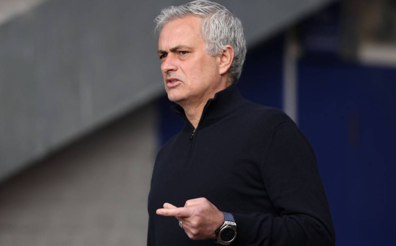 Mourinho dà indicazioni dalla panchina