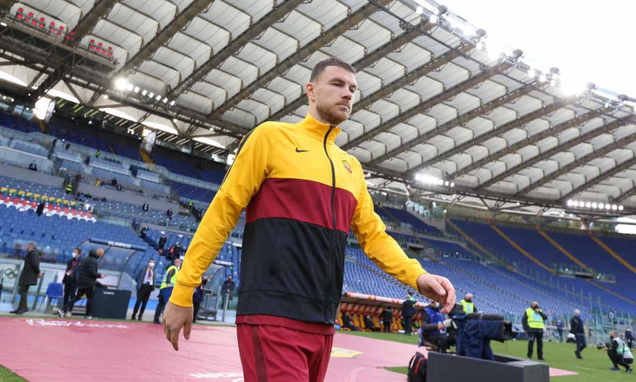 Dzeko entra in campo con la Roma