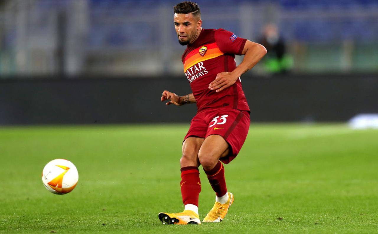 Bruno Peres passa la palla 