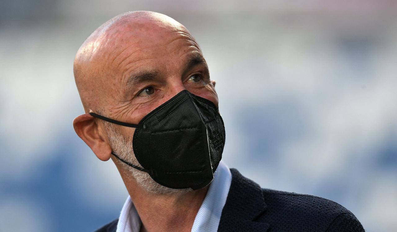 Milan, Stefano Pioli con la mascherina