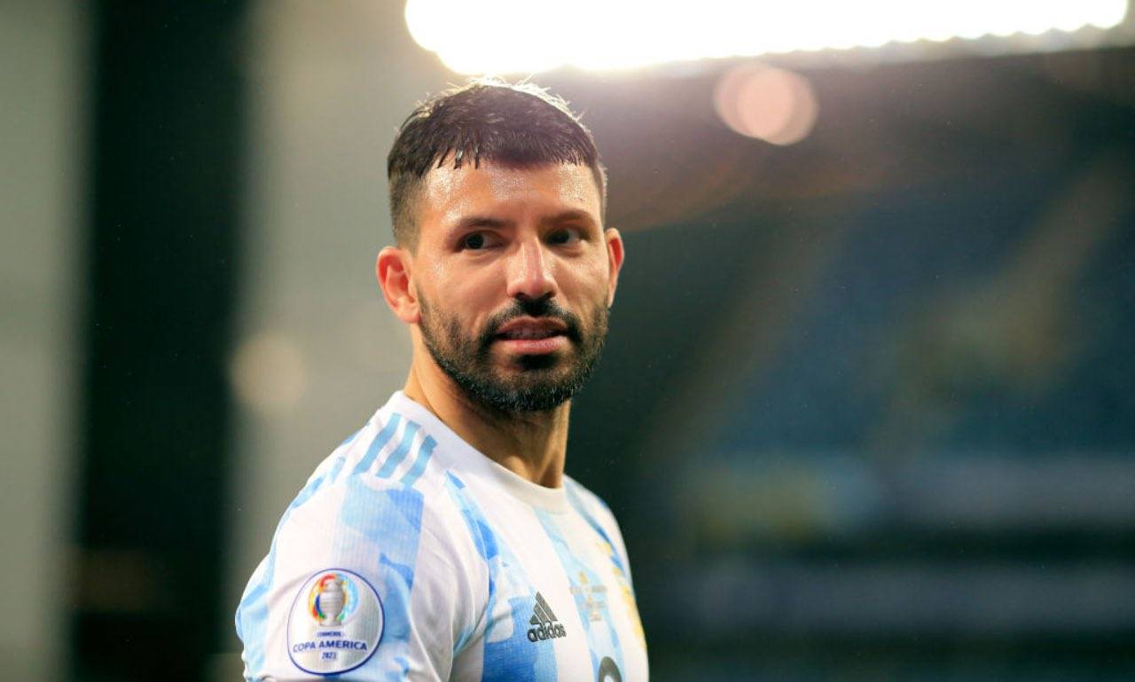 Aguero in campo con l'Argentina 