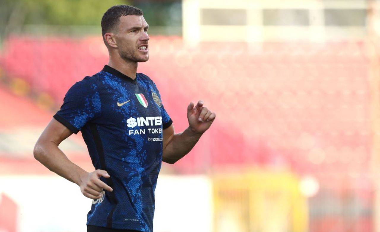Dzeko con la maglia dell'Inter