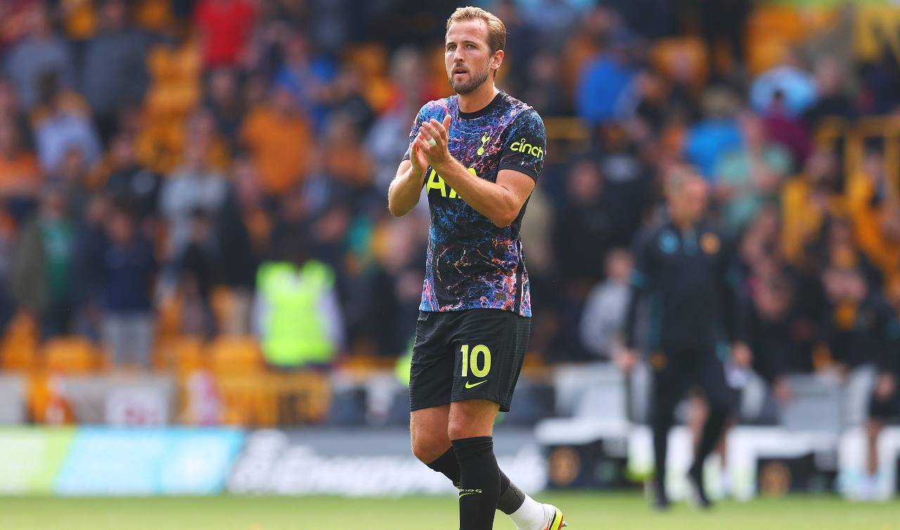 harry kane applaude