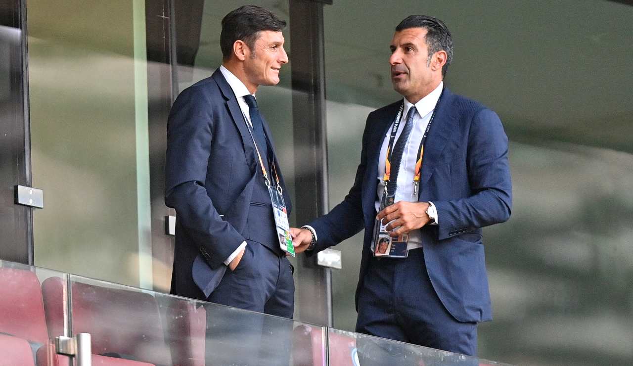 Zanetti chiacchiera con Figo