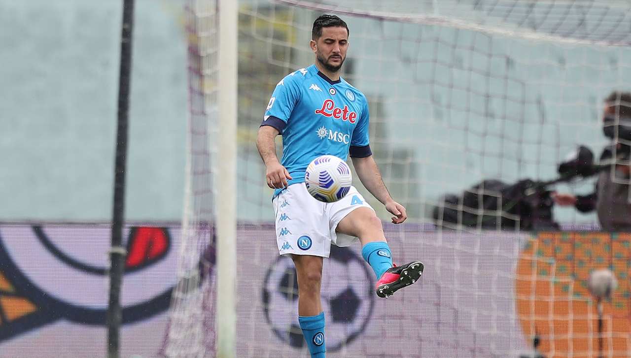 Manolas allontana il pallone