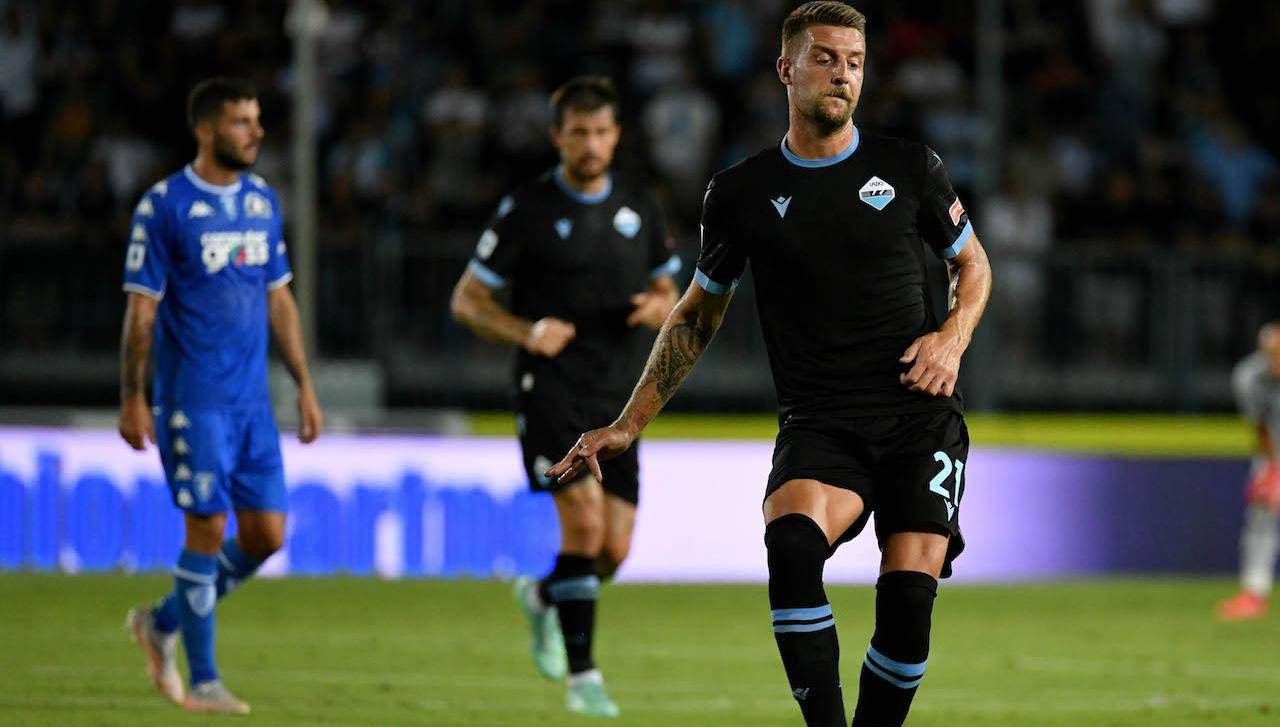 Milinkovic Savic passa il pallone