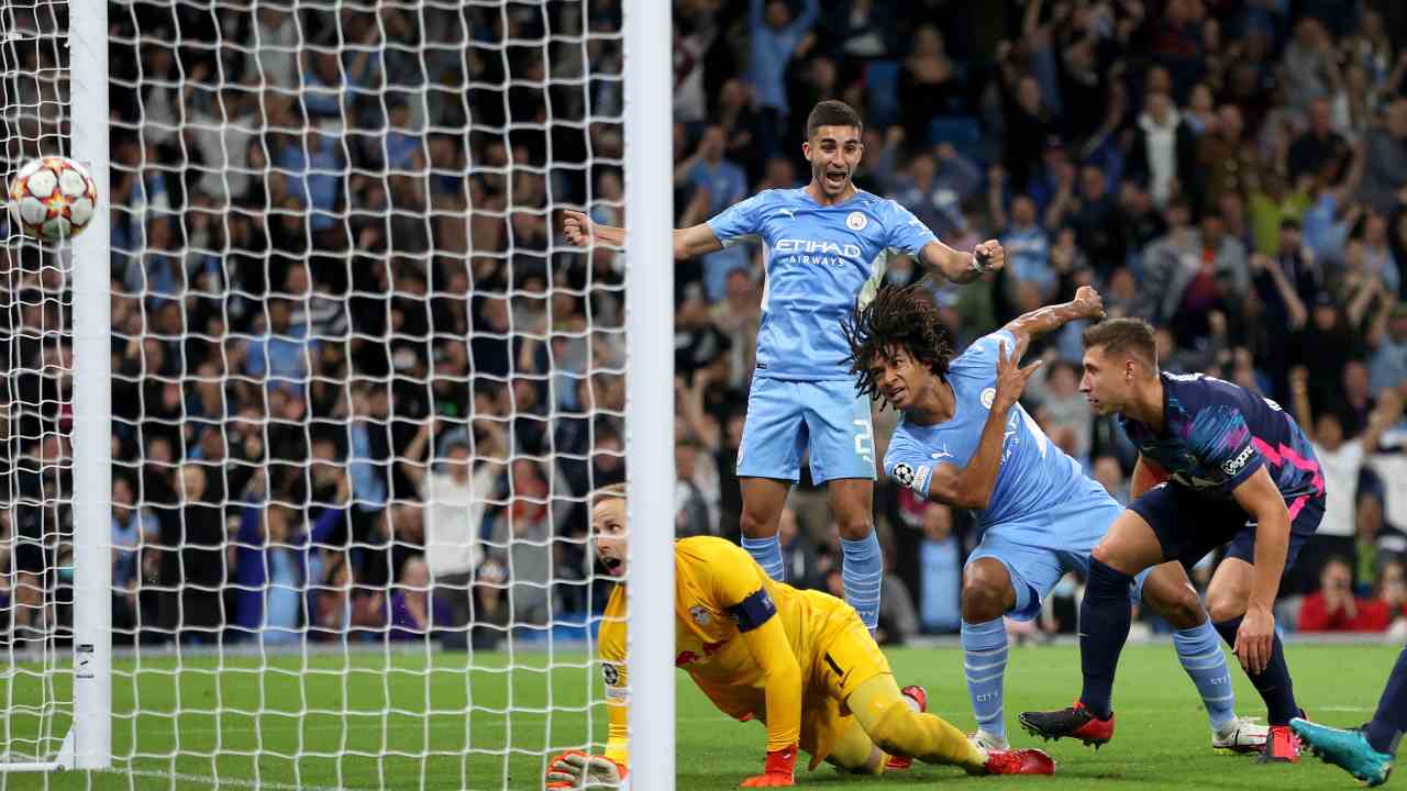 Aké in gol contro il Lipsia
