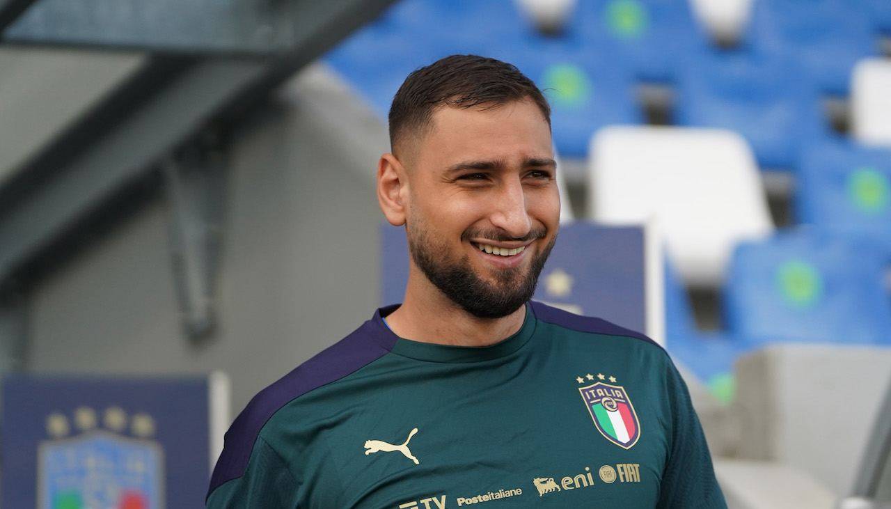 Donnarumma sorride con la Nazionale