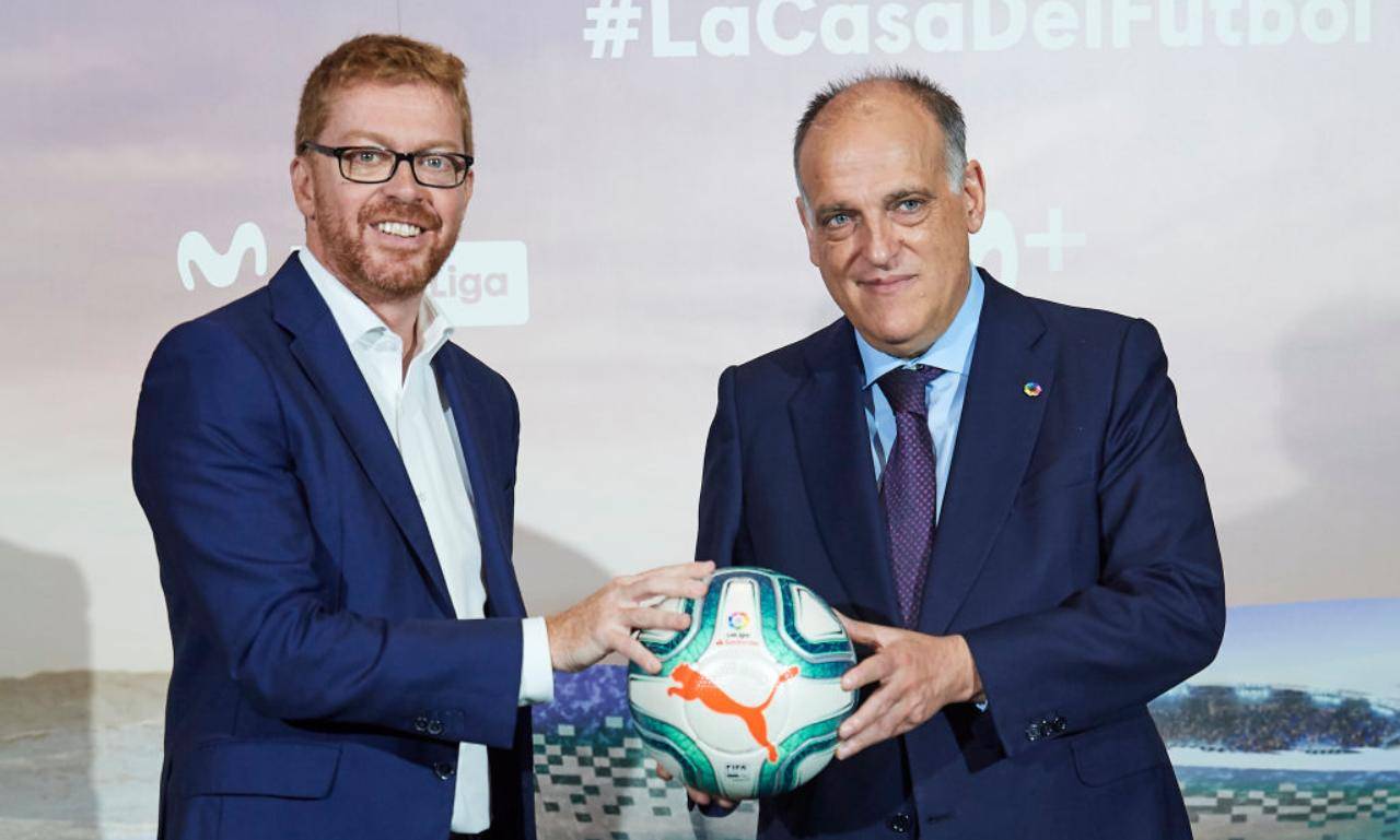 Tebas e Sergio Osle con un pallone