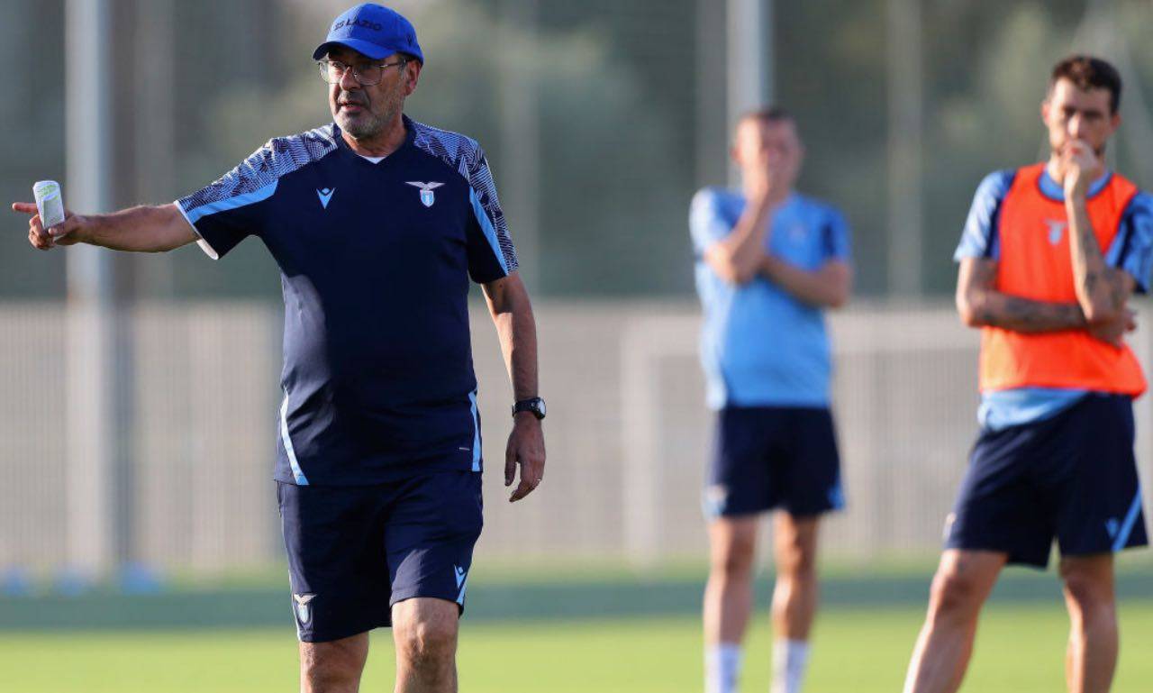 Sarri durante un allenamento della Lazio