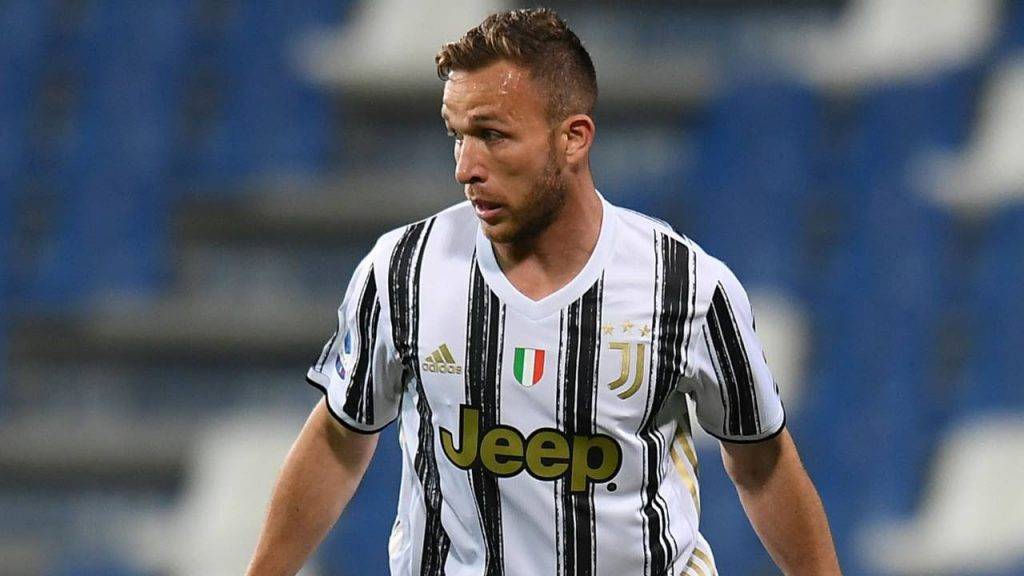 Arthur in campo con la Juventus