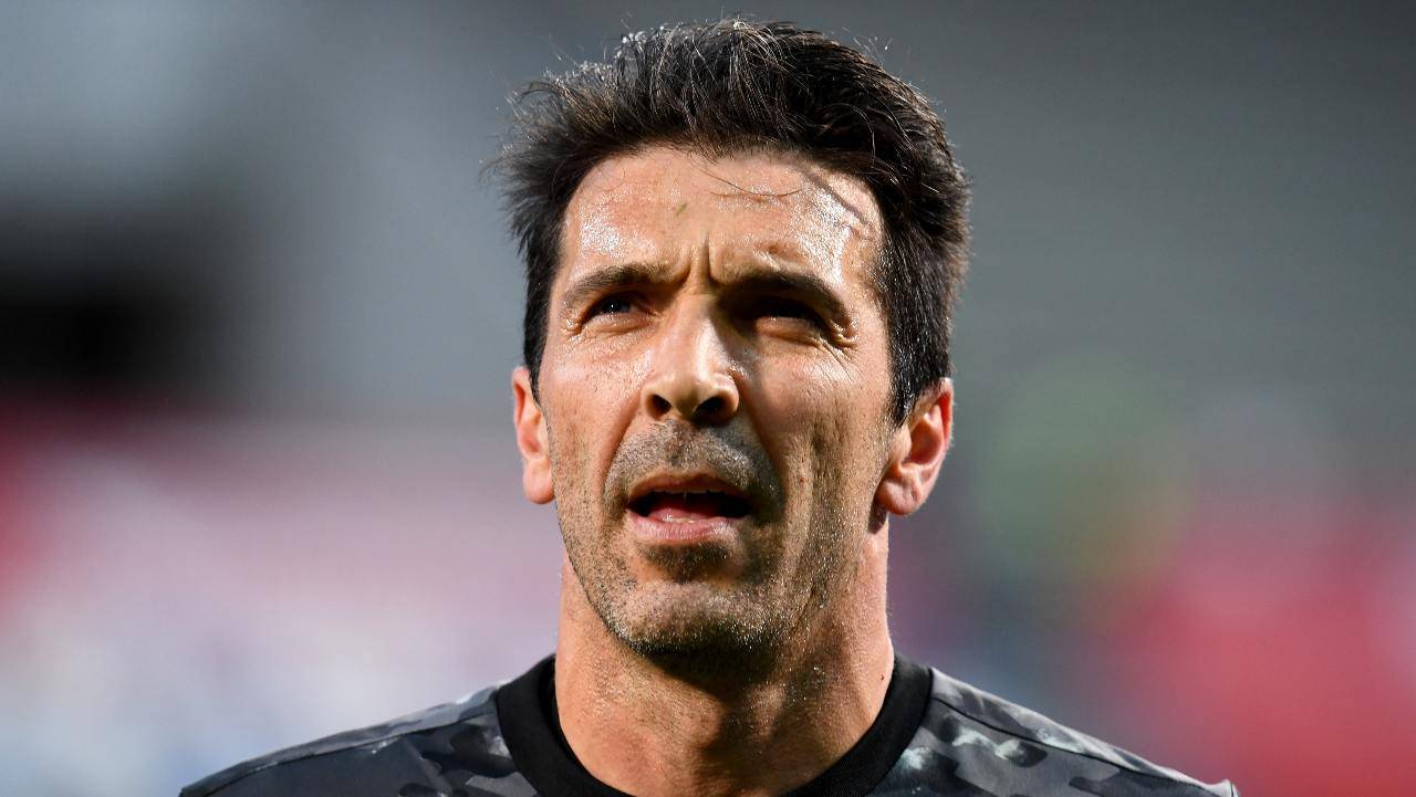 Parma Buffon guarda