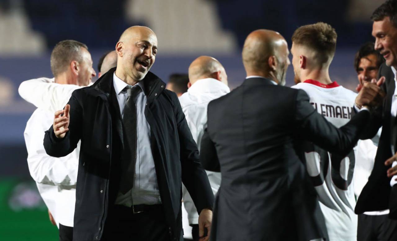 Gazidis con i calciatori del Milan
