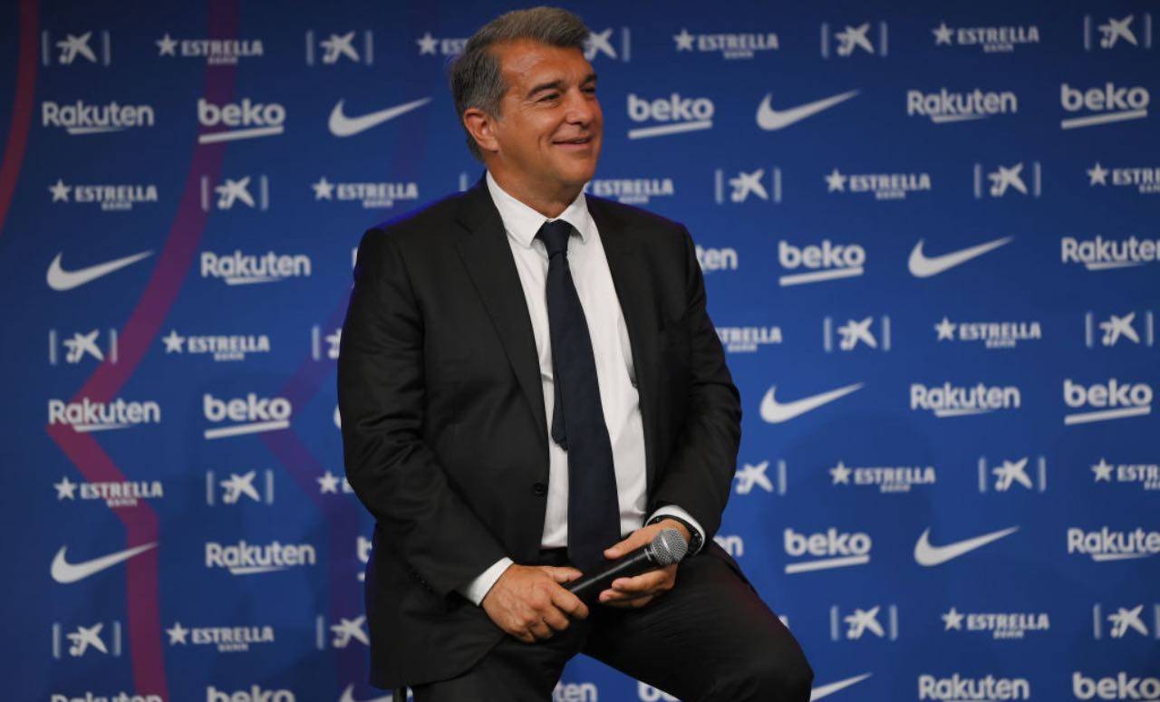 Laporta durante la presentazione di Aguero al Barcellona