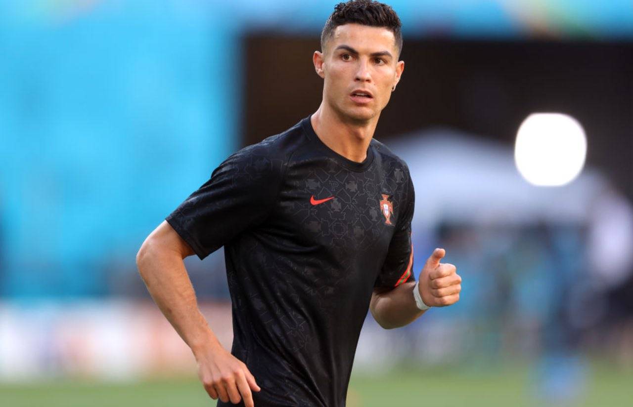 Ronaldo in riscaldamento col Portogallo