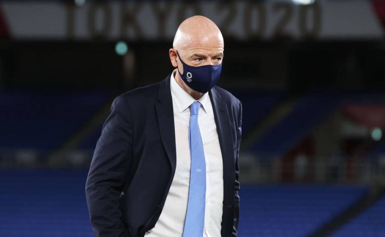Infantino con mascherina