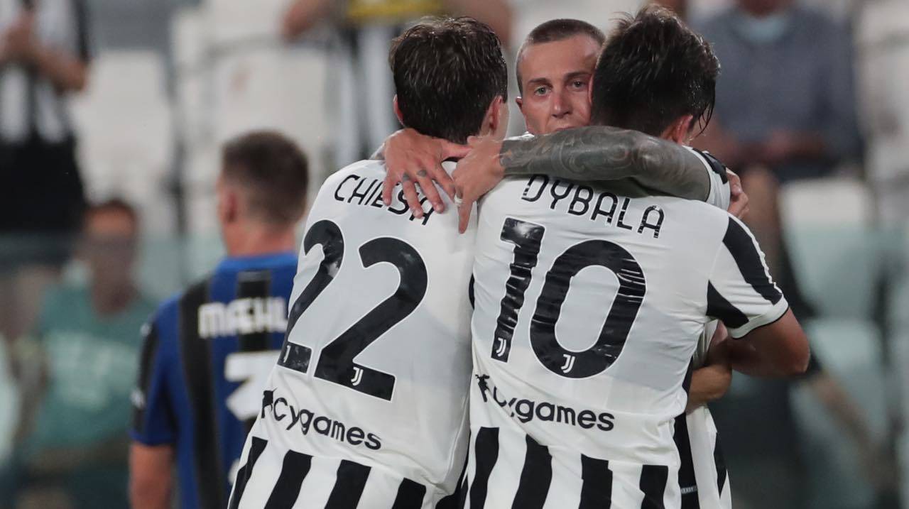 Bernardeschi, Chiesa e Dybala in campo con la Juventus